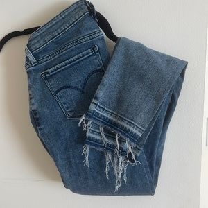 Levi’s Women’s 711 Mid-Rise Skinny Denim Jeans Size 28